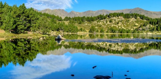 FRANCE MONTAGNE Entre lac et montagne - Pyrénées Catalanes